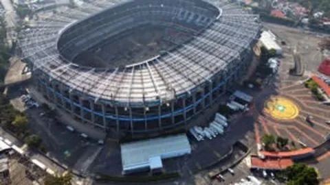 “错失良机！姆巴佩禁区内近角射门遭扑救”