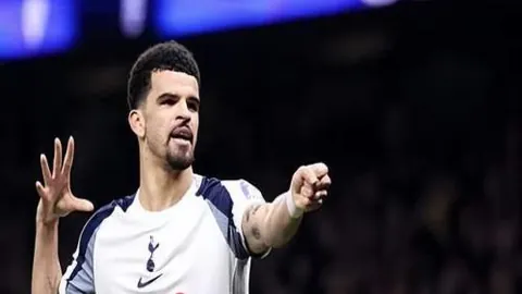 豪泽33分制胜，凯尔特人逆袭爵士