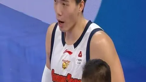 巴萨冬季引援受阻，哈维掌纲应对，罗克或6月提前回归亮相